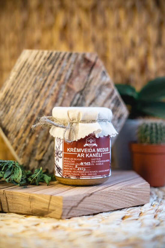 Krēmveida medus ar kanēli