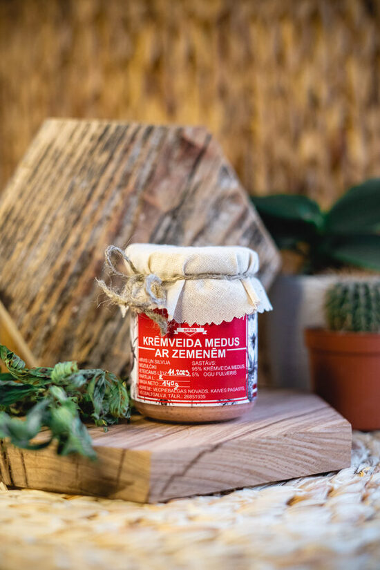 Krēmveida medus ar zemenēm